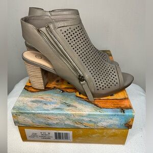 Women's Gray Heeled Sandals